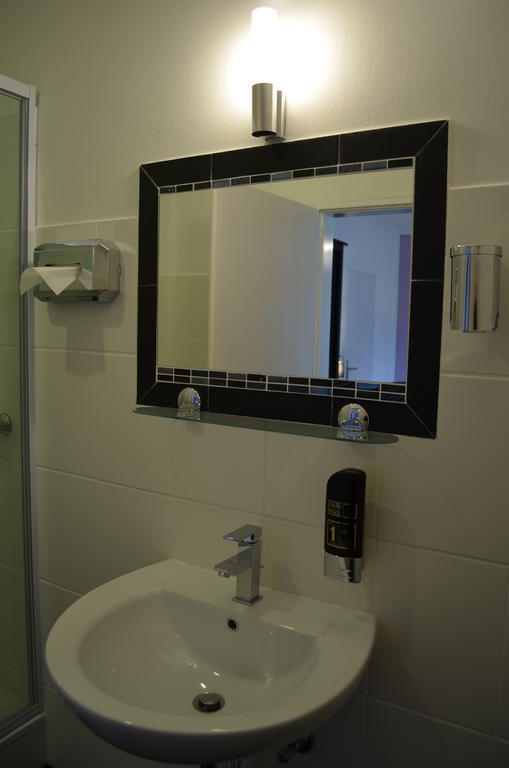Wolfschlucht Hotell Rodgau Rum bild